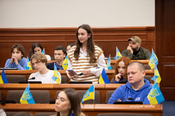 Вчимося бути громадянами, або відкритий діалог  між підлітками та секретарем Київради