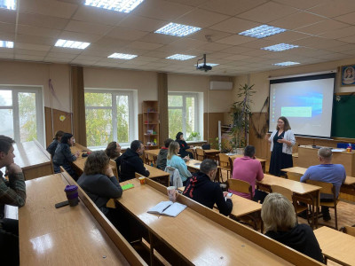 Перша зустріч у Батьківському клубі